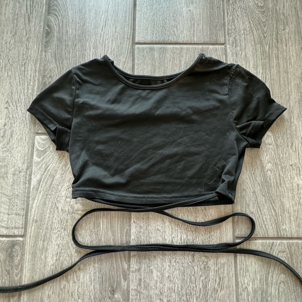 women’s cropped basic tee